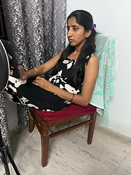HotRiyacpl online show from August 3, 2026, 6:36 pm