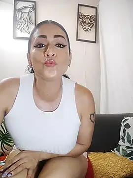 Snapshot of Rosy_sexxx chatting on February 16, 2026, 11:35 pm Rosy sexxx online show from February 16, 2026, 11:35 pm