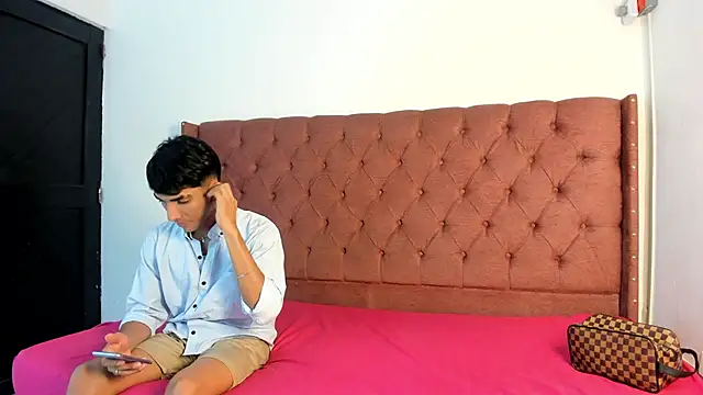 Snapshot of boys_yourparty chatting on October 13, 2025, 1:02 pm boys yourparty online show from October 13, 2025, 1:02 pm