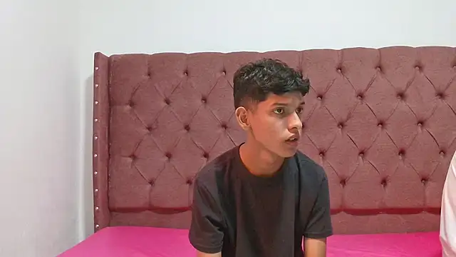 Snapshot of boys_yourparty chatting on March 5, 2025, 1:39 pm boys yourparty online show from March 5, 2025, 1:39 pm