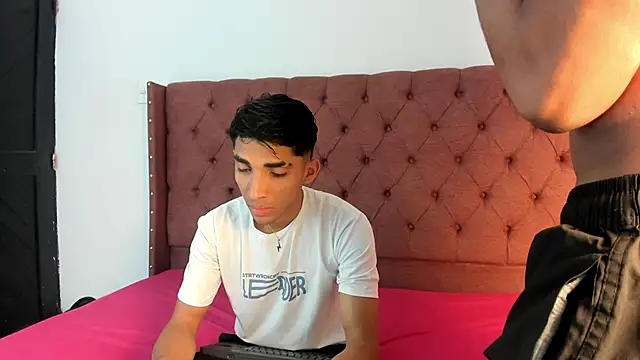 Snapshot of boys_yourparty chatting on September 24, 2025, 1:06 pm boys yourparty online show from September 24, 2025, 1:06 pm