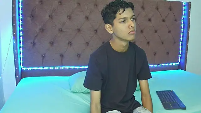 Snapshot of boys_yourparty chatting on March 18, 2025, 1:34 pm boys yourparty online show from March 18, 2025, 1:34 pm