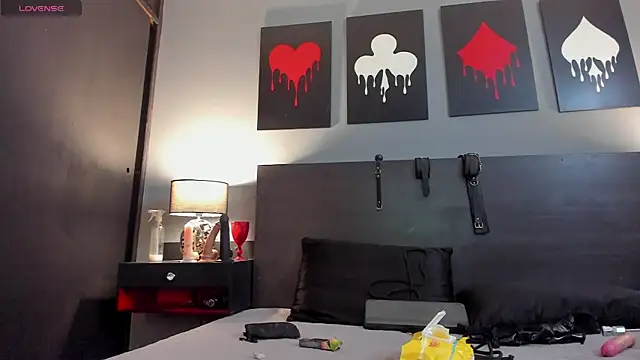 Snapshot of Samantha_Mouret chatting on December 18, 2025, 5:17 pm Samantha Mouret online show from December 18, 2025, 5:17 pm