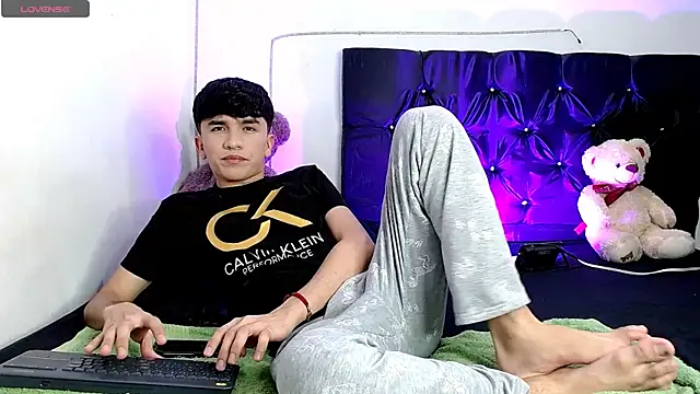 Snapshot of benji_hoter chatting on October 2, 2025, 9:51 pm benji hoter online show from October 2, 2025, 9:51 pm