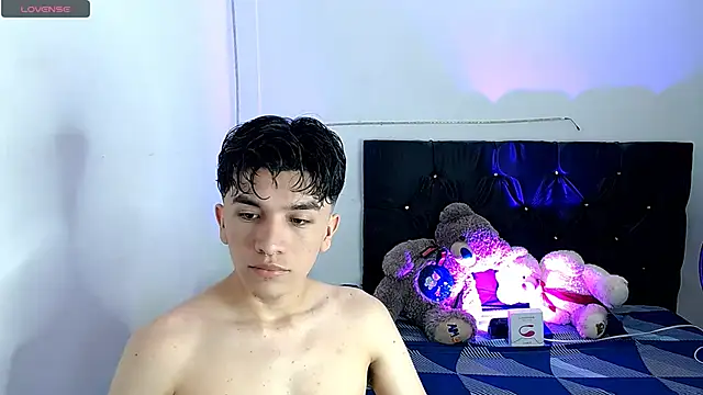 Snapshot of benji_hoter chatting on October 21, 2025, 11:04 pm benji hoter online show from October 21, 2025, 11:04 pm