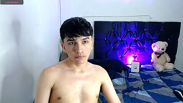 Snapshot of benji_hoter chatting on November 17, 2025, 10:25 pm benji hoter online show from November 17, 2025, 10:25 pm