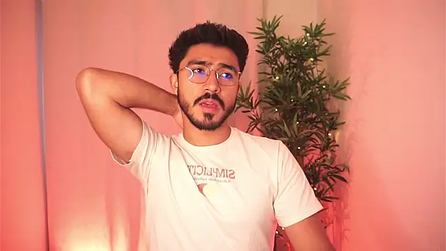 Snapshot of dam0n_fr0st chatting on December 4, 2025, 8:52 pm dam0n fr0st online show from December 4, 2025, 8:52 pm