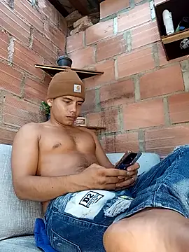 Snapshot of alex_candela chatting on May 3, 2026, 10:13 pm alex candela online show from May 3, 2026, 10:13 pm