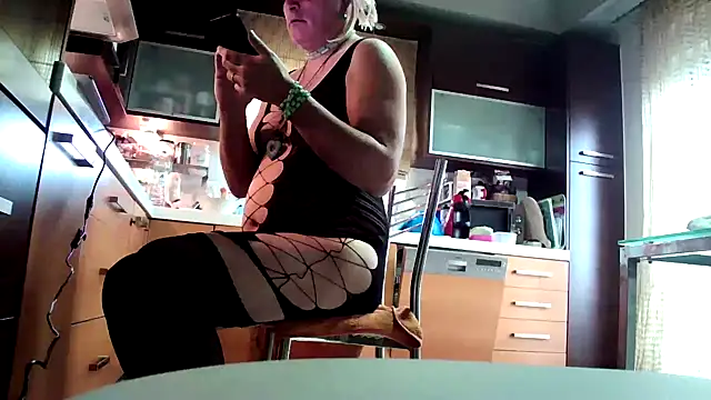 Kalia Cross online show from January 19, 2026, 8:07 am