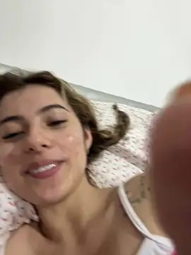 annieesweett online show from January 14, 2026, 2:26 am