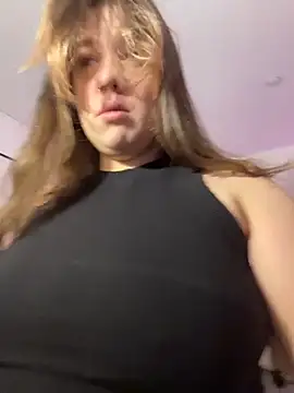 Snapshot of SuzieMurray chatting on February 21, 2026, 8:27 am SuzieMurray online show from February 21, 2026, 8:27 am