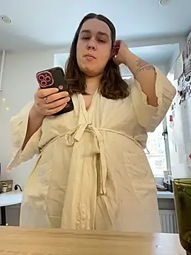 Snapshot of SuzieMurray chatting on February 18, 2026, 8:22 am SuzieMurray online show from February 18, 2026, 8:22 am