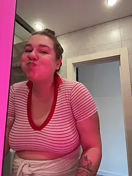 Snapshot of SuzieMurray chatting on February 6, 2026, 8:21 am SuzieMurray online show from February 6, 2026, 8:21 am