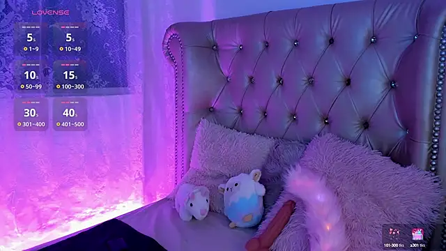 AlexaFoxy18 online show from March 12, 2025, 4:51 am