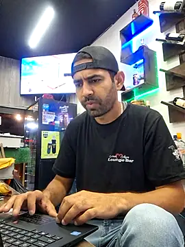 Snapshot of Alsaud1106 chatting on February 21, 2025, 9:43 pm Alsaud1106 online show from February 21, 2025, 9:43 pm