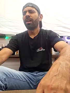 Snapshot of Alsaud1106 chatting on March 20, 2025, 9:02 pm Alsaud1106 online show from March 20, 2025, 9:02 pm