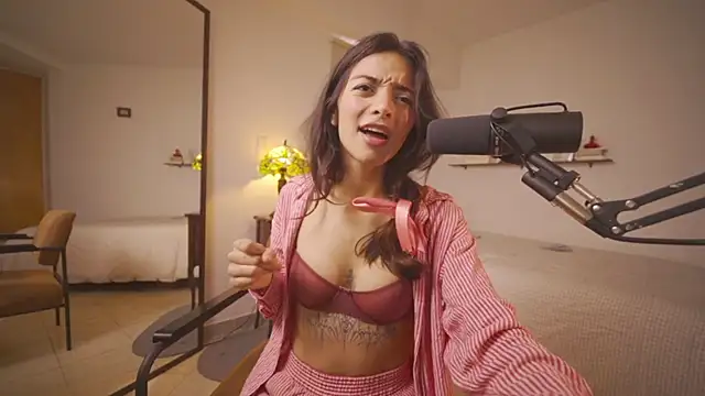 Snapshot of ohdearanna chatting on January 12, 2025, 6:38 pm ohdearanna online show from January 12, 2025, 6:38 pm