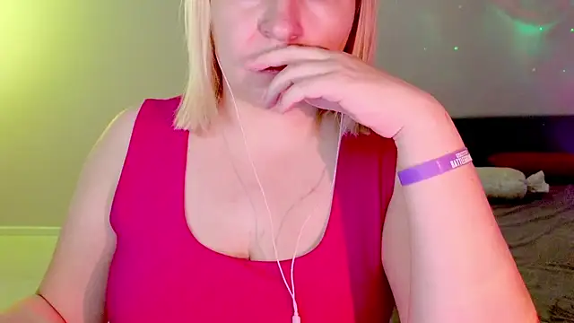 Snapshot of sarakatherin chatting on November 26, 2025, 6:57 am sarakatherin online show from November 26, 2025, 6:57 am