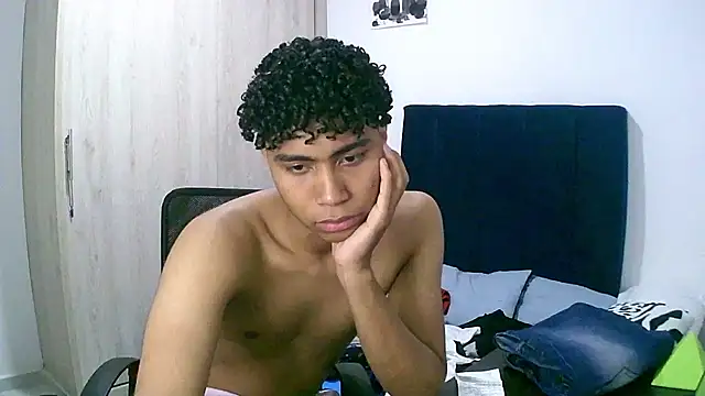 sexy diamante  online show from December 3, 2025, 2:45 am