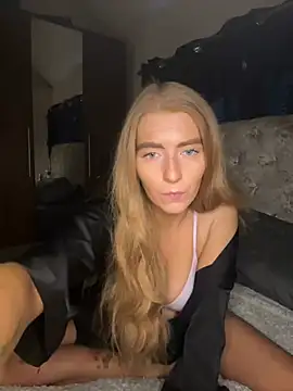 Snapshot of Summer_Paige chatting on March 9, 2025, 5:17 pm Summer Paige online show from March 9, 2025, 5:17 pm