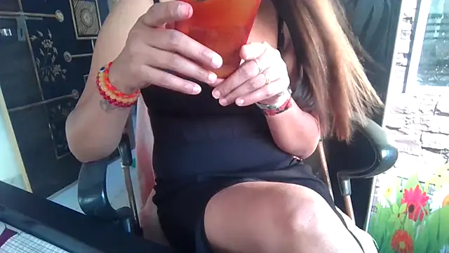 Snapshot of sexy-honey09 chatting on November 20, 2025, 9:43 am sexy-honey09 online show from November 20, 2025, 9:43 am