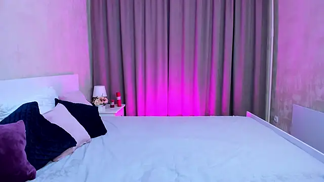 Snapshot of MelodyHudson chatting on March 18, 2025, 7:01 am MelodyHudson online show from March 18, 2025, 7:01 am