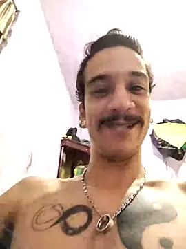 Snapshot of gatobranco001 chatting on March 5, 2025, 5:07 am gatobranco001 online show from March 5, 2025, 5:07 am