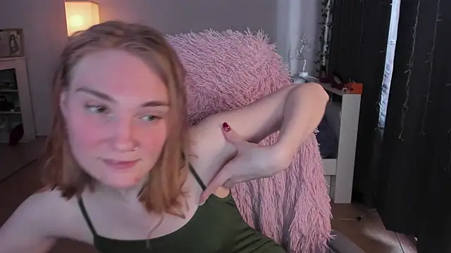 ReddHotPipper online show from April 13, 2026, 3:43 am