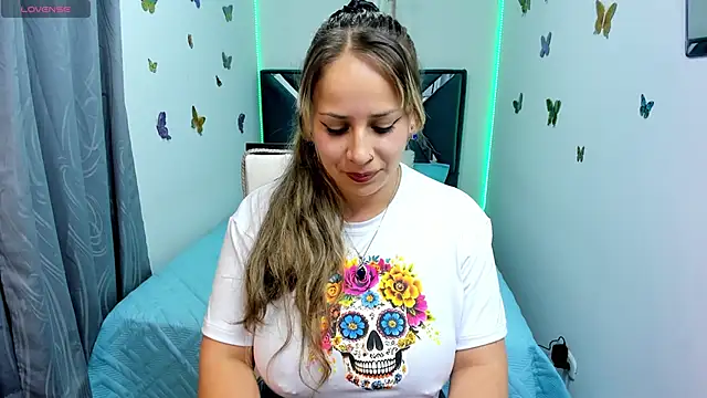 Dana martinezz online show from December 17, 2025, 1:54 am