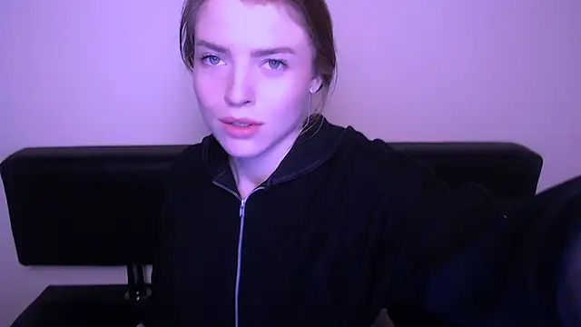 Snapshot of MissOliviaa_ chatting on February 2, 2025, 1:30 pm MissOliviaa  online show from February 2, 2025, 1:30 pm