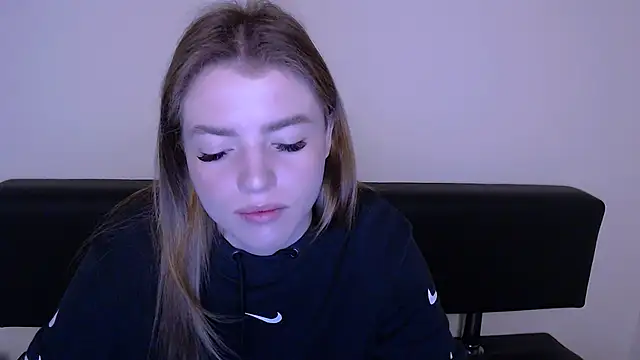 Snapshot of MissOliviaa_ chatting on March 6, 2025, 8:41 am MissOliviaa  online show from March 6, 2025, 8:41 am