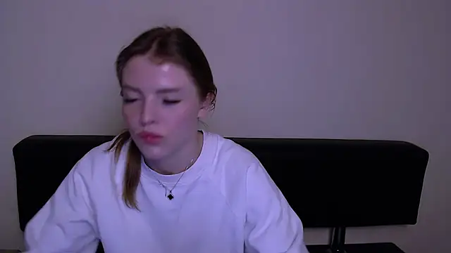 Snapshot of MissOliviaa_ chatting on March 5, 2025, 12:44 pm MissOliviaa  online show from March 5, 2025, 12:44 pm