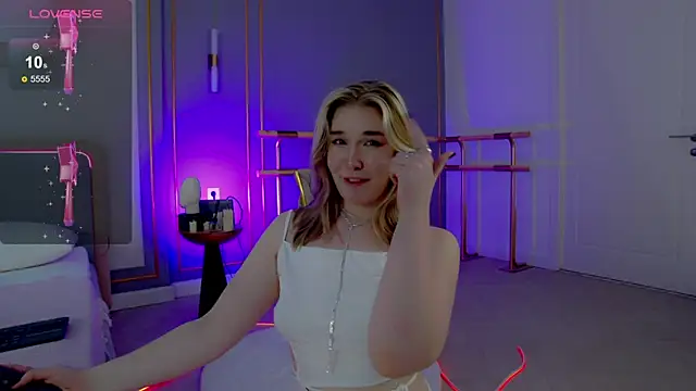 Snapshot of Smiley_Mia chatting on March 22, 2025, 8:40 am Smiley Mia online show from March 22, 2025, 8:40 am