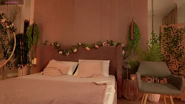 Snapshot of Smiley_Mia chatting on October 16, 2025, 5:16 am Smiley Mia online show from October 16, 2025, 5:16 am