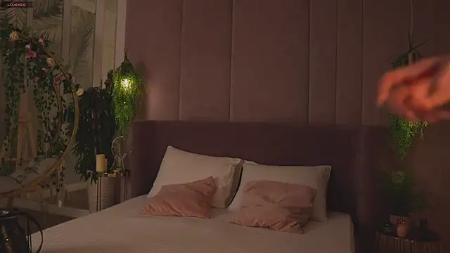 Smiley Mia online show from November 30, 2025, 5:08 am