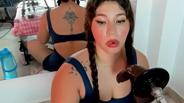 hade cute online show from November 19, 2025, 7:25 pm