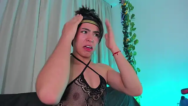 Snapshot of Little_michell chatting on January 19, 2026, 2:26 am Little michell online show from January 19, 2026, 2:26 am