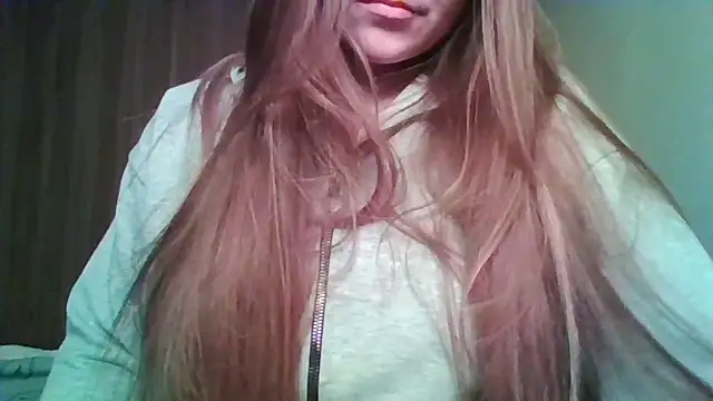 Snapshot of Evasapples chatting on April 20, 2026, 7:37 pm Evasapples online show from April 20, 2026, 7:37 pm