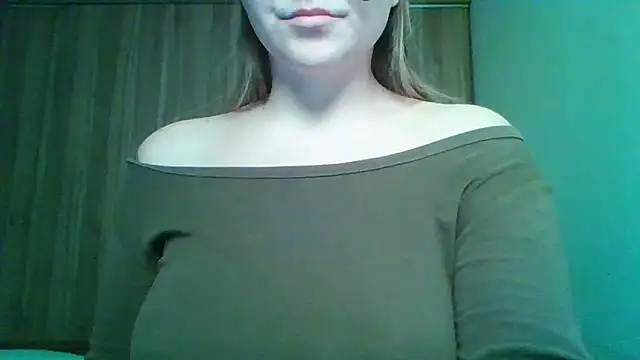 Snapshot of Evasapples chatting on April 4, 2026, 10:16 pm Evasapples online show from April 4, 2026, 10:16 pm