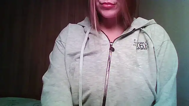 Snapshot of Evasapples chatting on May 17, 2026, 7:47 pm Evasapples online show from May 17, 2026, 7:47 pm