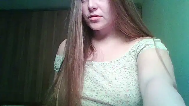 Snapshot of Evasapples chatting on May 5, 2026, 10:57 pm Evasapples online show from May 5, 2026, 10:57 pm