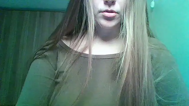 Snapshot of Evasapples chatting on March 16, 2026, 8:33 pm Evasapples online show from March 16, 2026, 8:33 pm