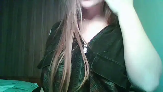 Snapshot of Evasapples chatting on April 22, 2026, 7:53 pm Evasapples online show from April 22, 2026, 7:53 pm