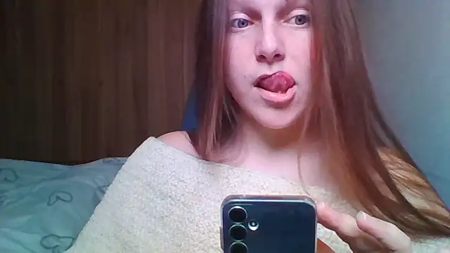 Snapshot of Evasapples chatting on May 15, 2026, 7:23 pm Evasapples online show from May 15, 2026, 7:23 pm
