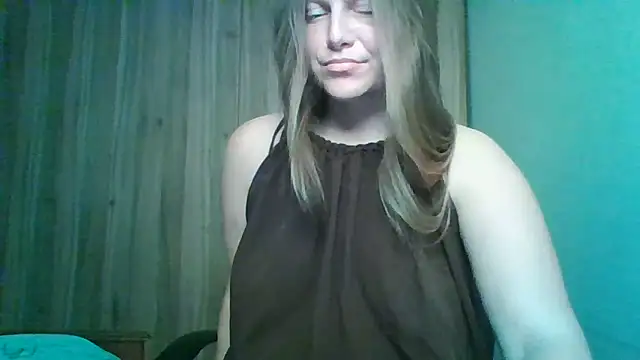 Snapshot of Evasapples chatting on June 10, 2026, 9:38 pm Evasapples online show from June 10, 2026, 9:38 pm