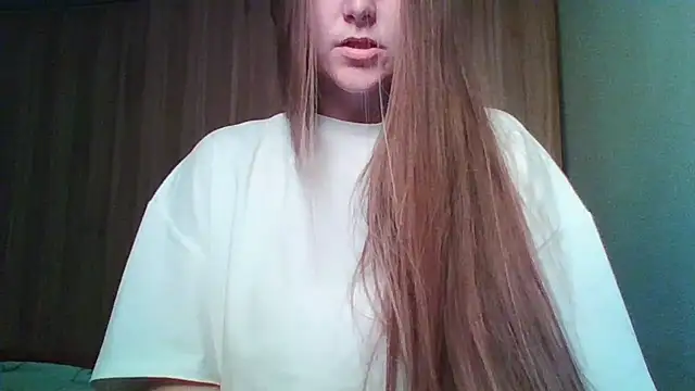 Snapshot of Evasapples chatting on June 4, 2026, 6:34 pm Evasapples online show from June 4, 2026, 6:34 pm