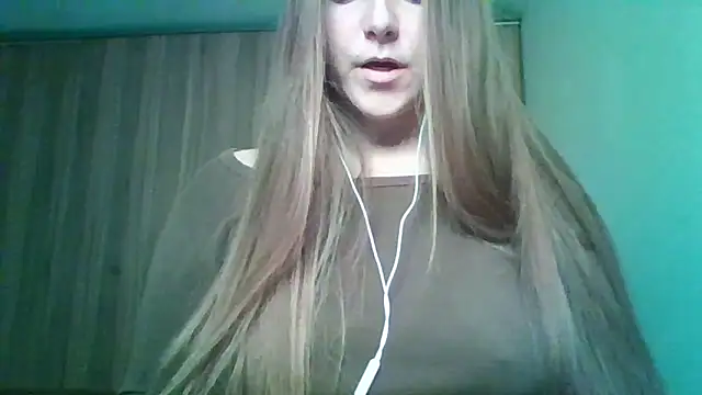 Snapshot of Evasapples chatting on May 2, 2026, 7:41 pm Evasapples online show from May 2, 2026, 7:41 pm