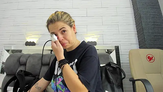 Snapshot of dorothy_vegga chatting on December 17, 2025, 3:55 am dorothy vegga online show from December 17, 2025, 3:55 am