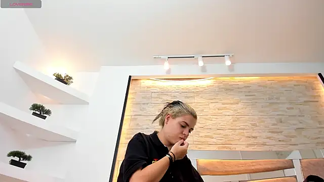 dorothy vegga online show from April 9, 2026, 4:03 am