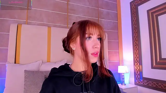 Snapshot of AbigailCarter chatting on October 22, 2025, 11:36 pm AbigailCarter online show from October 22, 2025, 11:36 pm